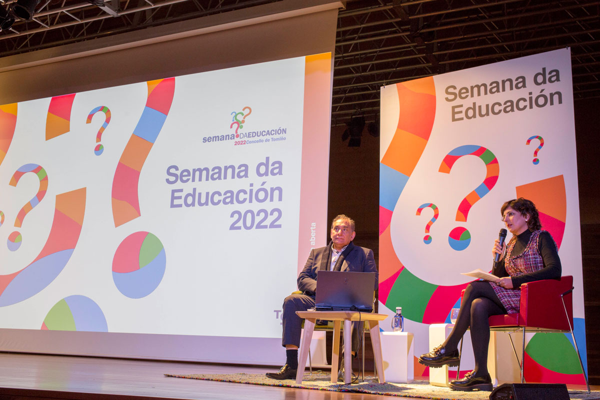 O docente, escritor e investigador José Antonio Fernández Bravo inaugurou a VII Semana da Educación, que retomou a presencialidade