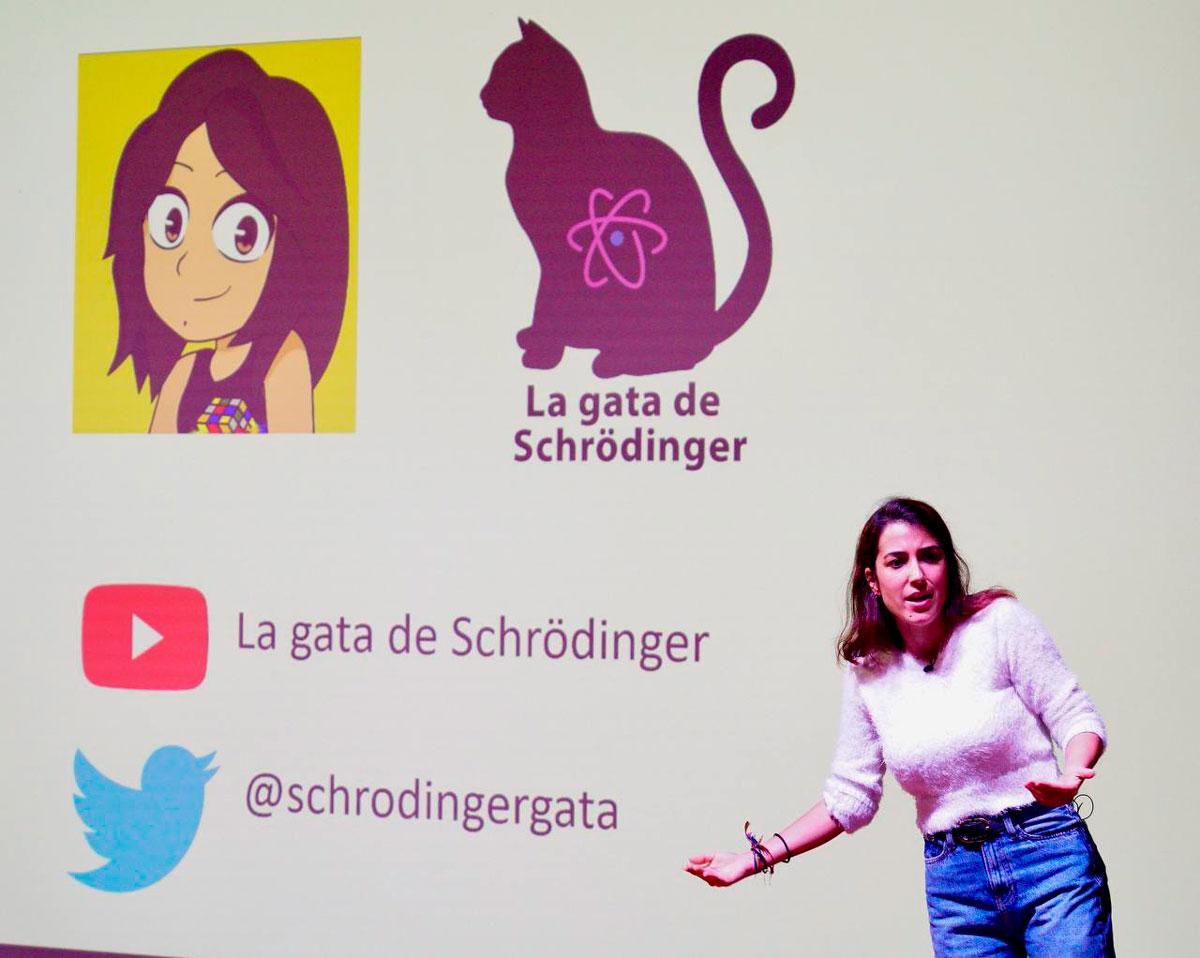 Rocío Vidal, La Gata de Schrödinger, avogou na IX Semana da Educación pola alfabetización científica para axudar a infancia, mocidade e adultos a enfrontarse a unha sociedade dixitalizada